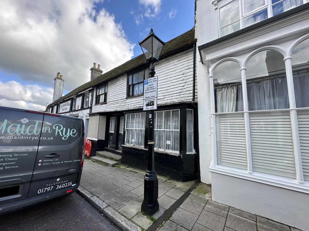Lot: 162 - COMMERCIAL PREMISES WITH THREE-BEDROOM MAISONETTE CLOSE TO HIGH STREET FOR REPAIR - Outside front of property